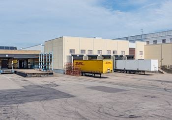 Lager med lastkaj i södra Helsingborg