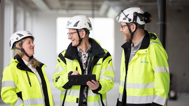 Wihlborgs projektledare på byggarbetsplats